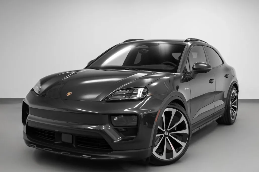 2025 Porsche Macan Electric photo 1