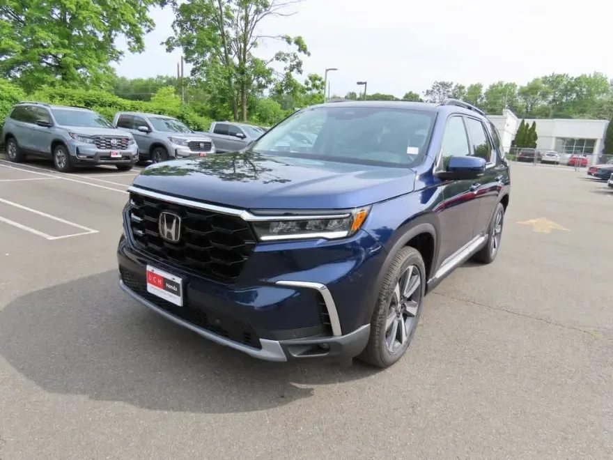 2025 Honda Pilot Touring photo 1