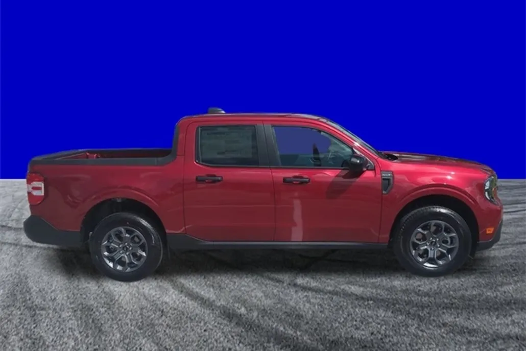 2025 Ford Maverick XLT photo 1