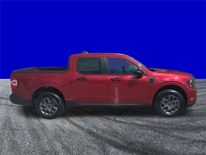 2025 Ford Maverick XLT photo 1