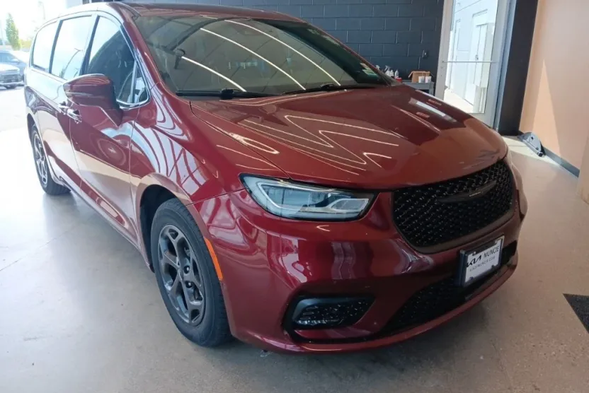 2022 Chrysler Pacifica Hybrid Limited photo 1