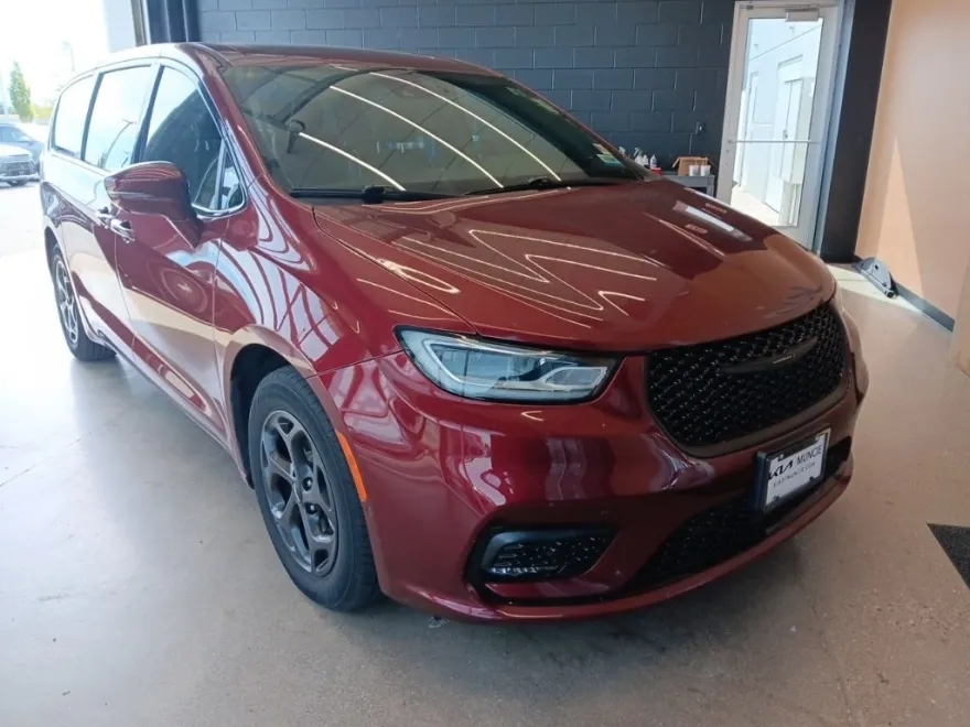 2022 Chrysler Pacifica Hybrid Limited photo 1