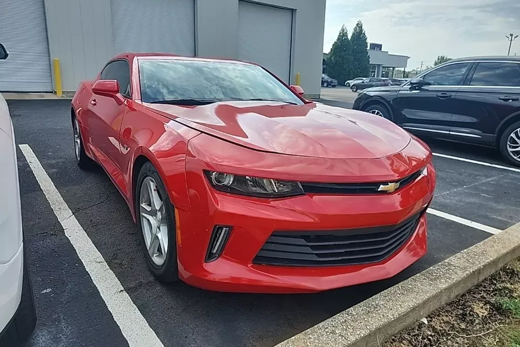 2018 Chevrolet Camaro 1LT photo 1