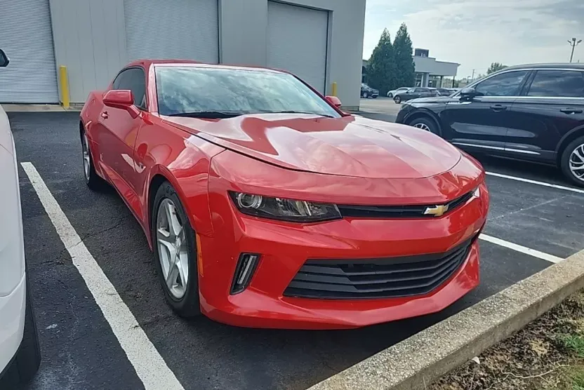 2018 Chevrolet Camaro 1LT photo 1
