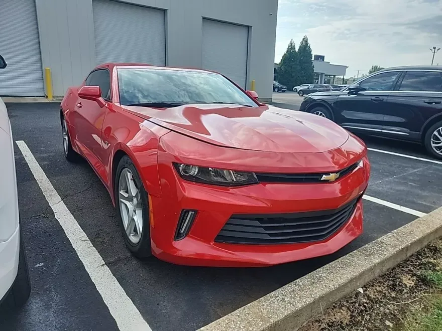 2018 Chevrolet Camaro 1LT photo 1