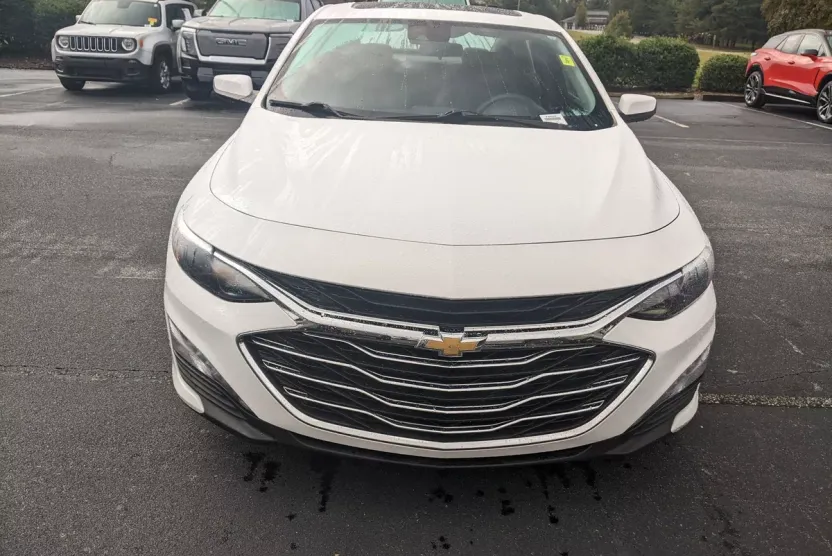 2023 Chevrolet Malibu 1LT photo 1