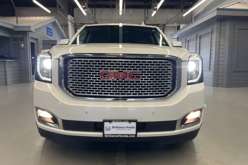 2017 Gmc Yukon XL Denali photo 1
