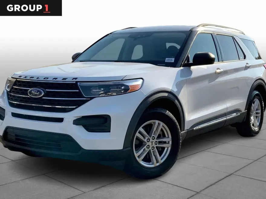 2020 Ford Explorer XLT photo 1