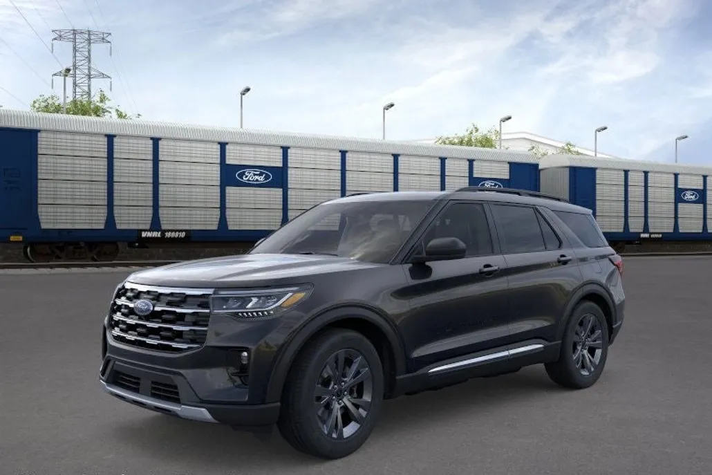 2025 Ford Explorer photo 1