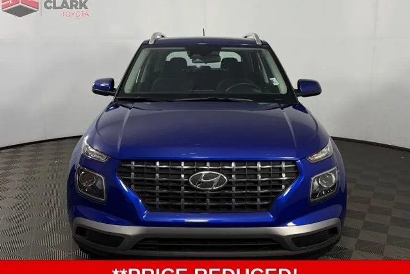 2024 Hyundai Venue SEL photo 1