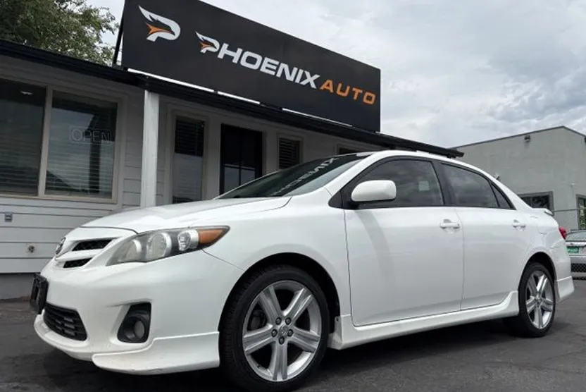 2013 Toyota Corolla photo 1