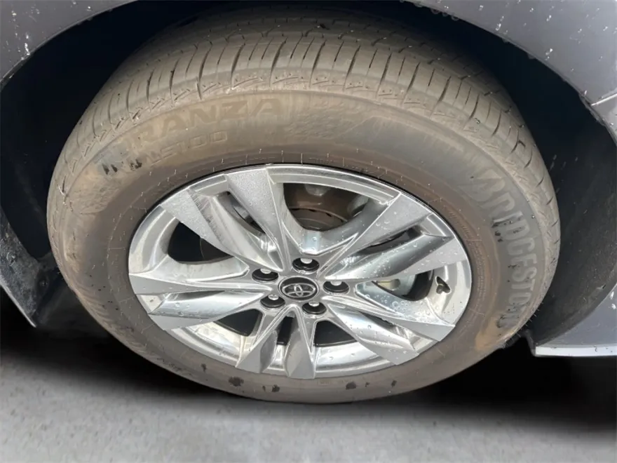 2025 Toyota Sienna Limited photo 1