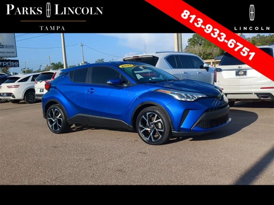 2021 Toyota C-HR XLE photo 1