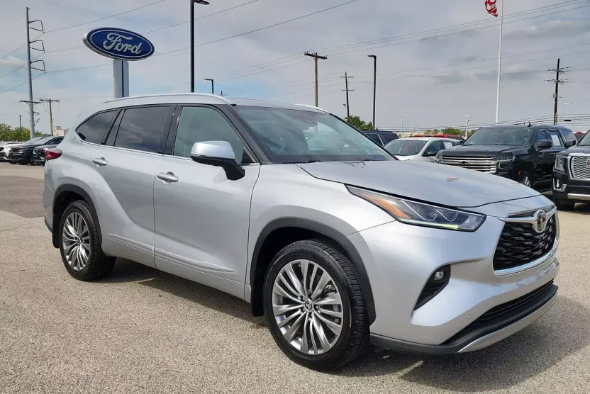 2021 Toyota Highlander Platinum photo 1