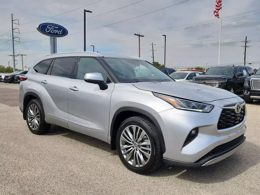 2021 Toyota Highlander Platinum photo 1