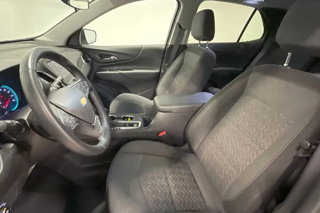 2024 Chevrolet Equinox LT photo 1