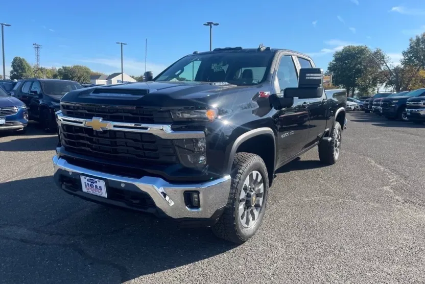 2025 Chevrolet Silverado 2500HD LT photo 1