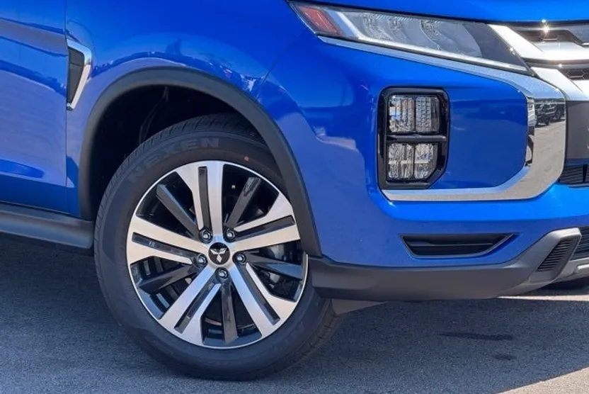 2025 Mitsubishi Outlander Sport ES SE LE photo 1