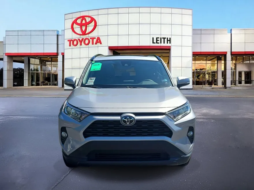 2021 Toyota RAV4 XLE photo 1