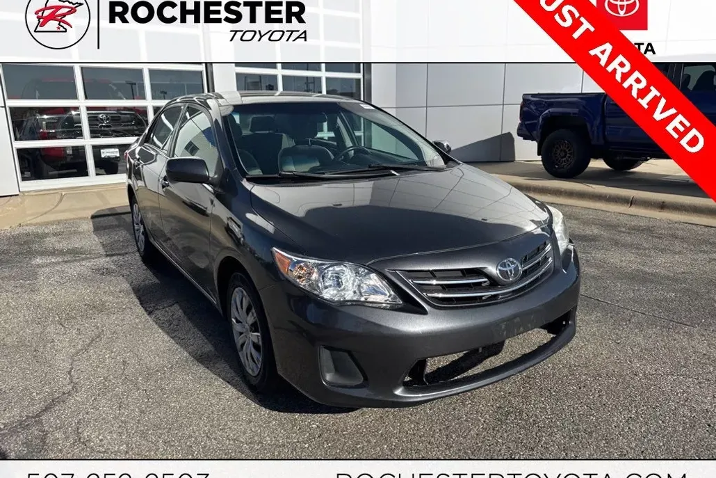 2013 Toyota Corolla LE photo 1