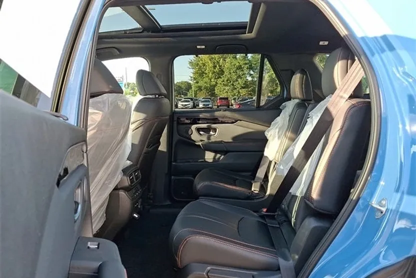 2025 Honda Pilot TrailSport photo 1