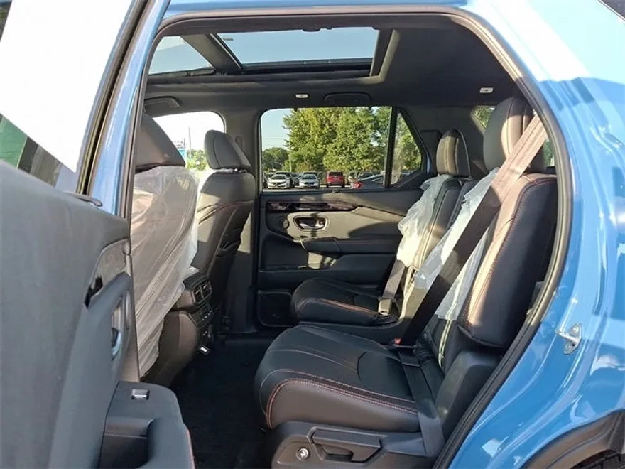 2025 Honda Pilot TrailSport photo 1