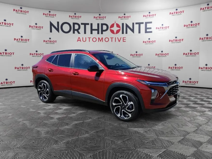 2025 Chevrolet Trax LE photo 1
