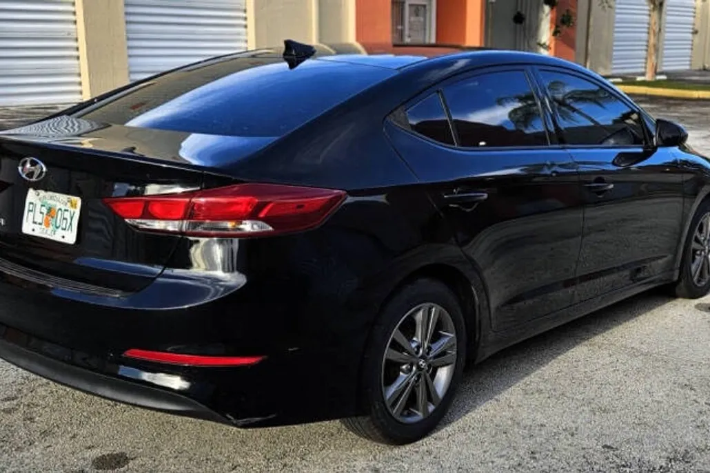 2017 Hyundai Elantra SE photo 1