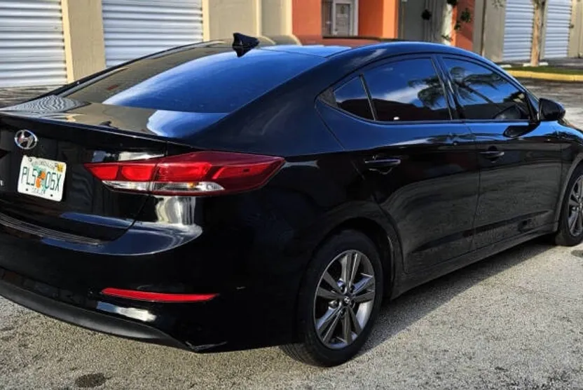 2017 Hyundai Elantra SE photo 1