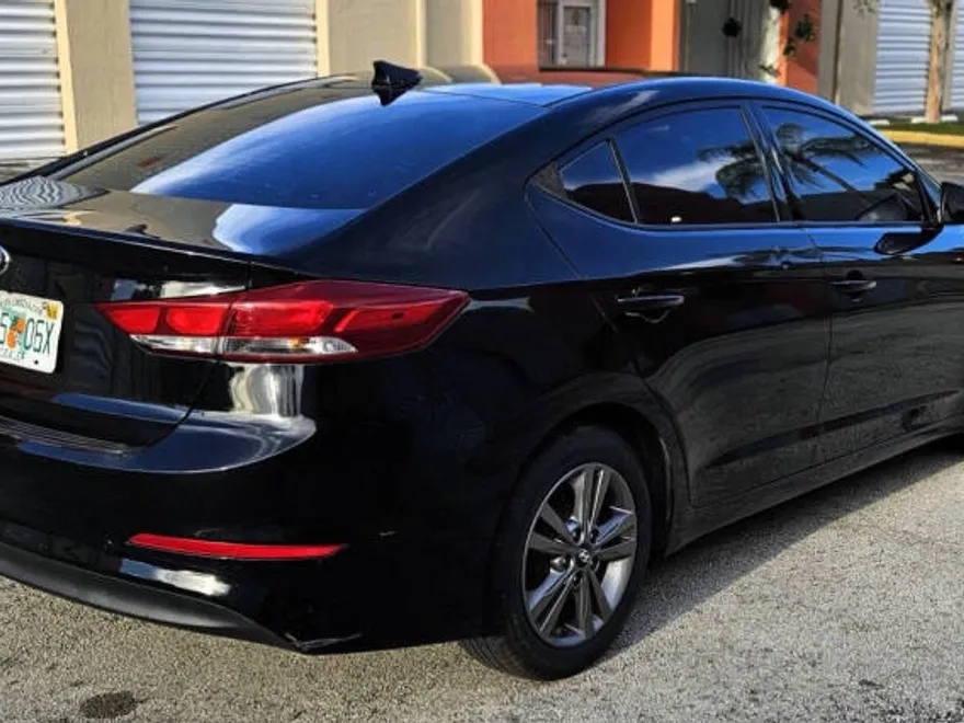 2017 Hyundai Elantra SE photo 1