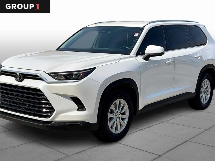 2024 Toyota Grand Highlander XLE photo 1