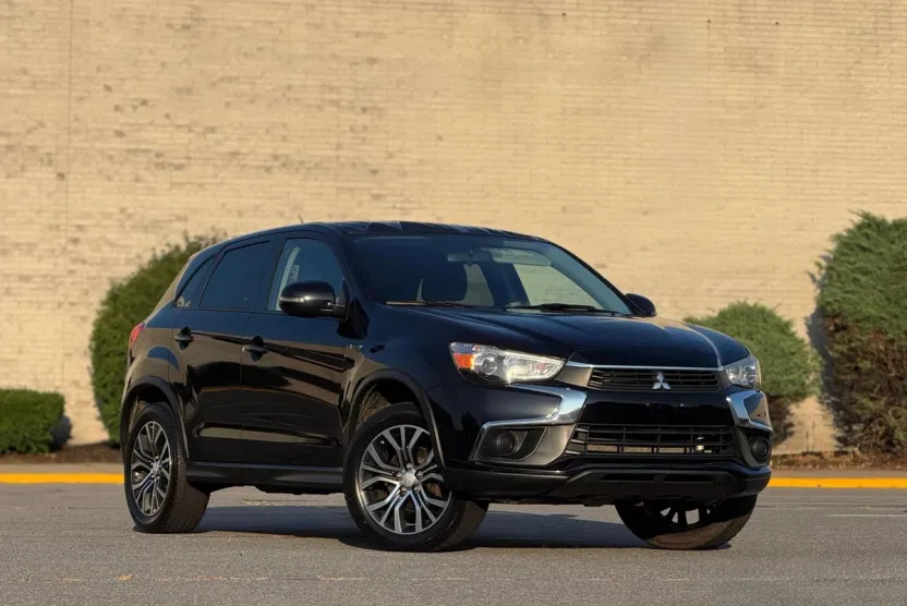 2016 Mitsubishi Outlander Sport ES SE photo 1