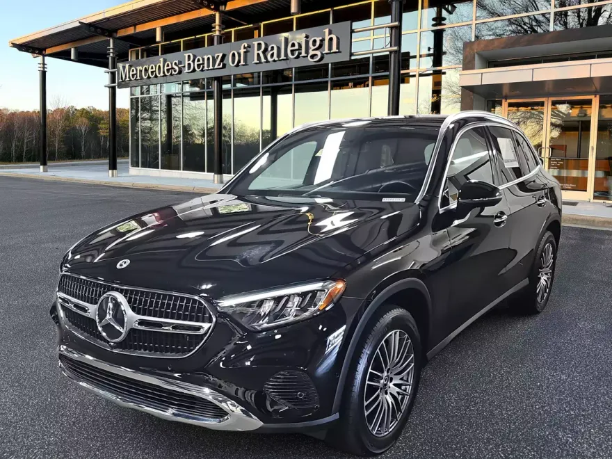 2025 Mercedes Benz GLC 300 photo 1