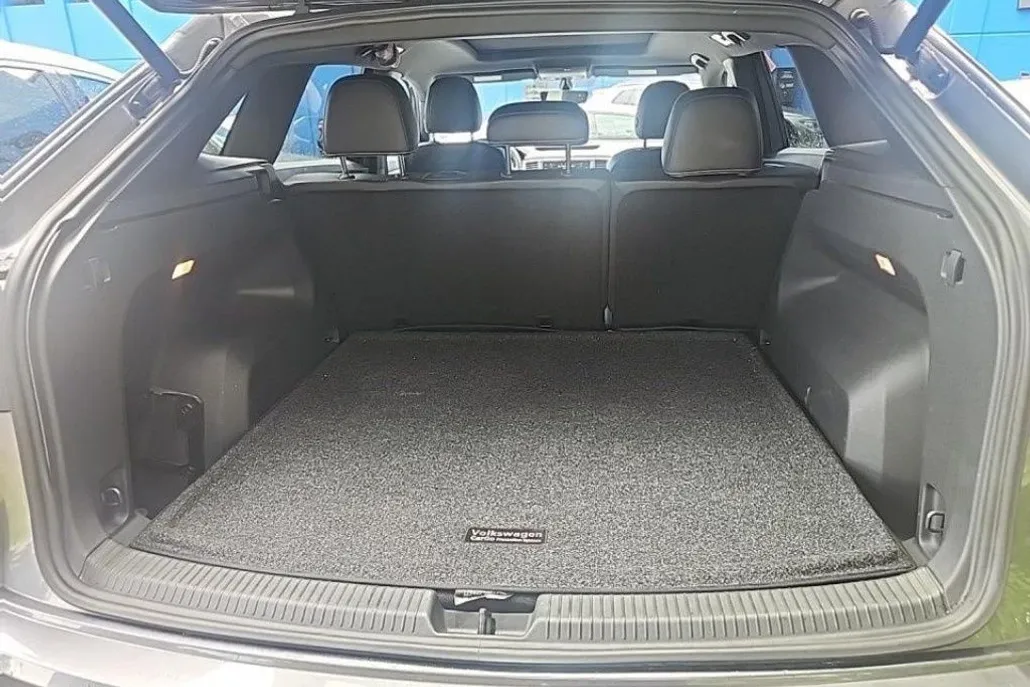 2021 Volkswagen Atlas Cross Sport V6 SE Technology photo 1