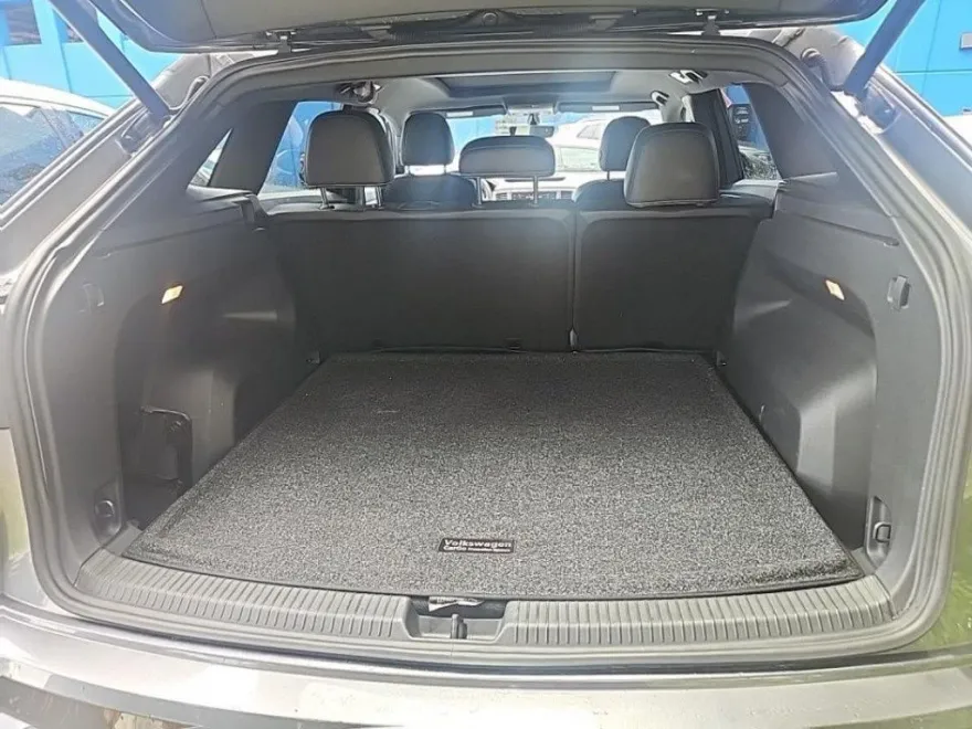 2021 Volkswagen Atlas Cross Sport V6 SE Technology photo 1