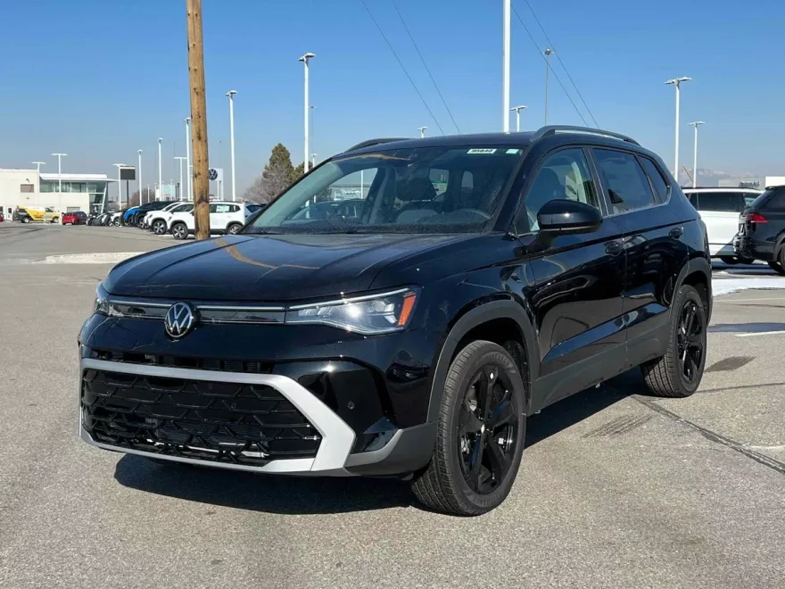 2025 Volkswagen Taos SEL photo 1