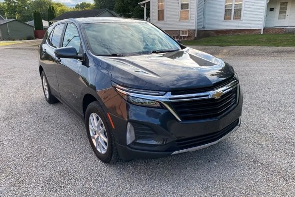2022 Chevrolet Equinox LT photo 1
