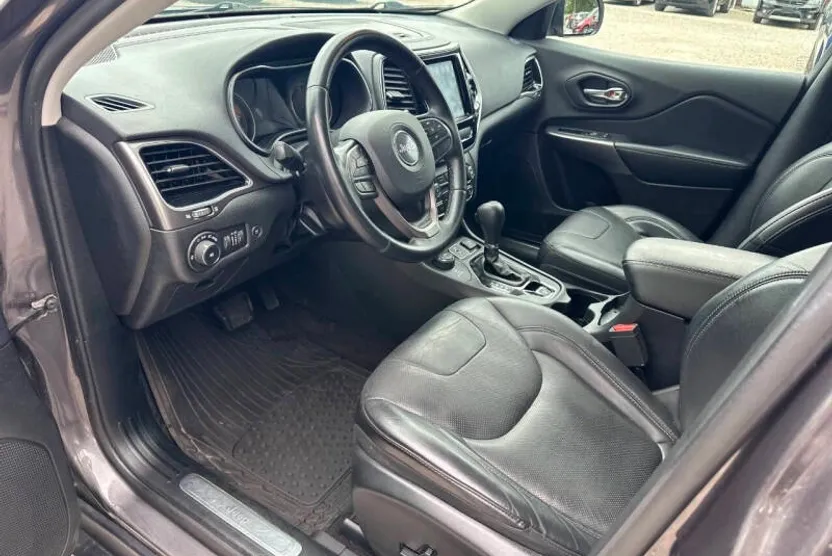 2019 Jeep Cherokee Limited photo 1