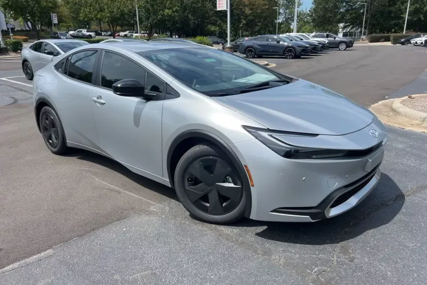 2026 Toyota Prius Plug-in Hybrid SE photo 1