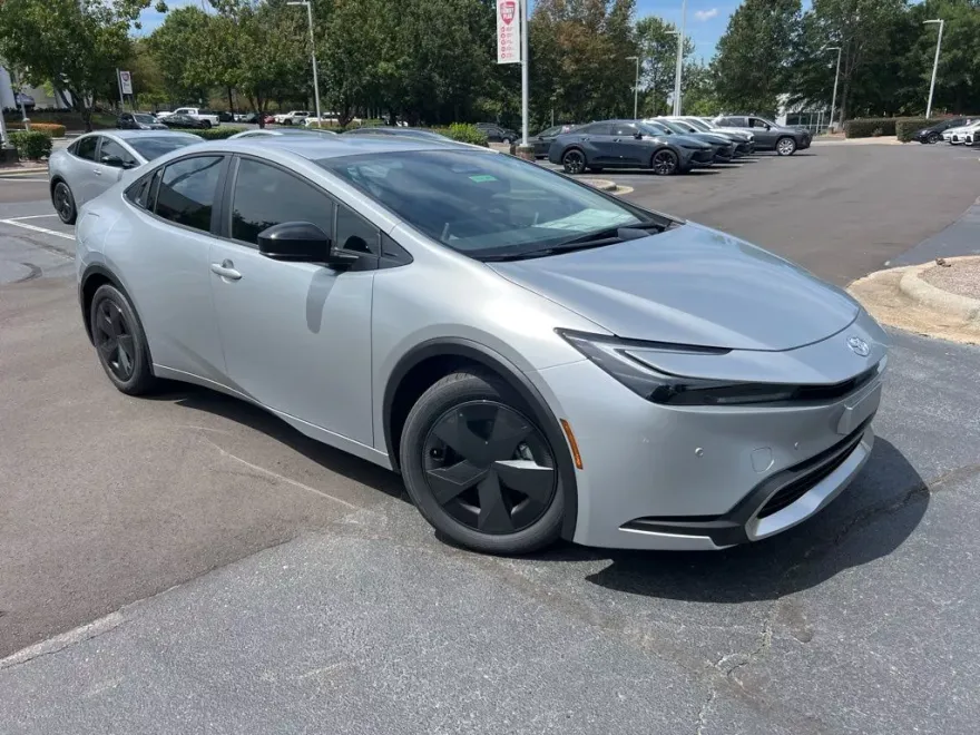 2026 Toyota Prius Plug-in Hybrid SE photo 1