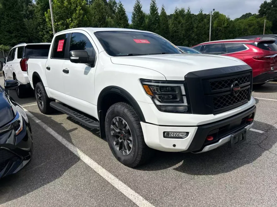 2022 Nissan Titan PRO-4X photo 1