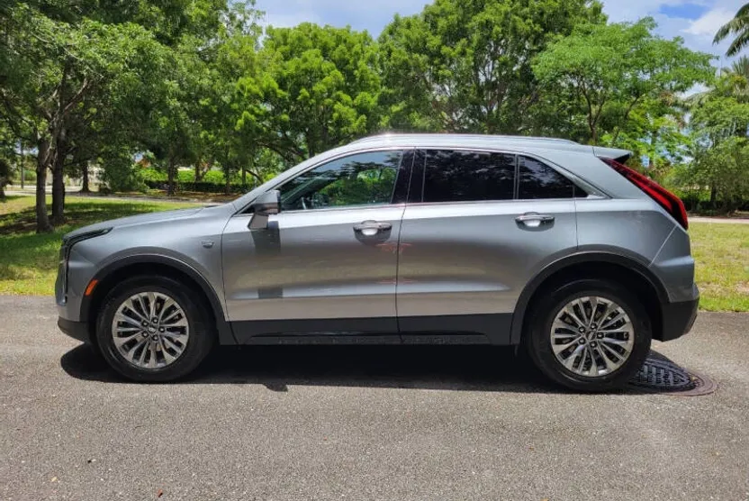 2025 Cadillac XT4 Premium Luxury photo 1