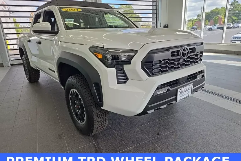 2024 Toyota Tacoma TRD Off-Road photo 1