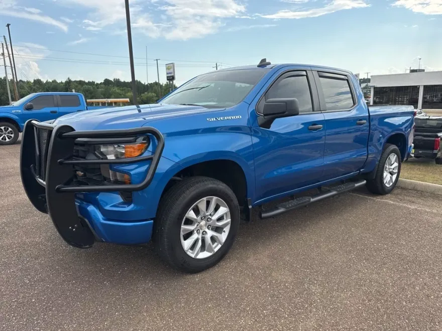 2022 Chevrolet Silverado 1500 Custom photo 1