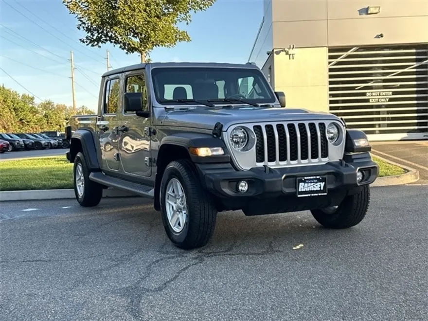 2020 Jeep Gladiator Sport photo 1