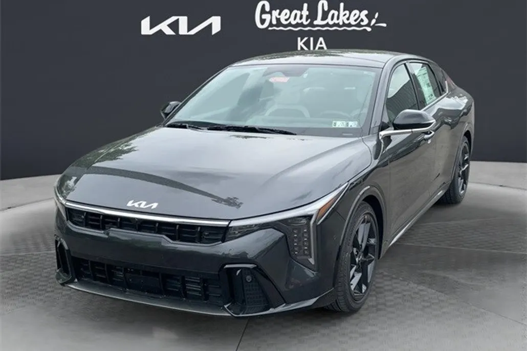 2025 Kia K4 GT-Line Turbo photo 1