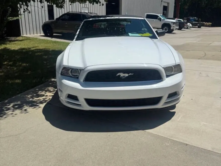 2014 Ford Mustang V6 Convertible photo 1