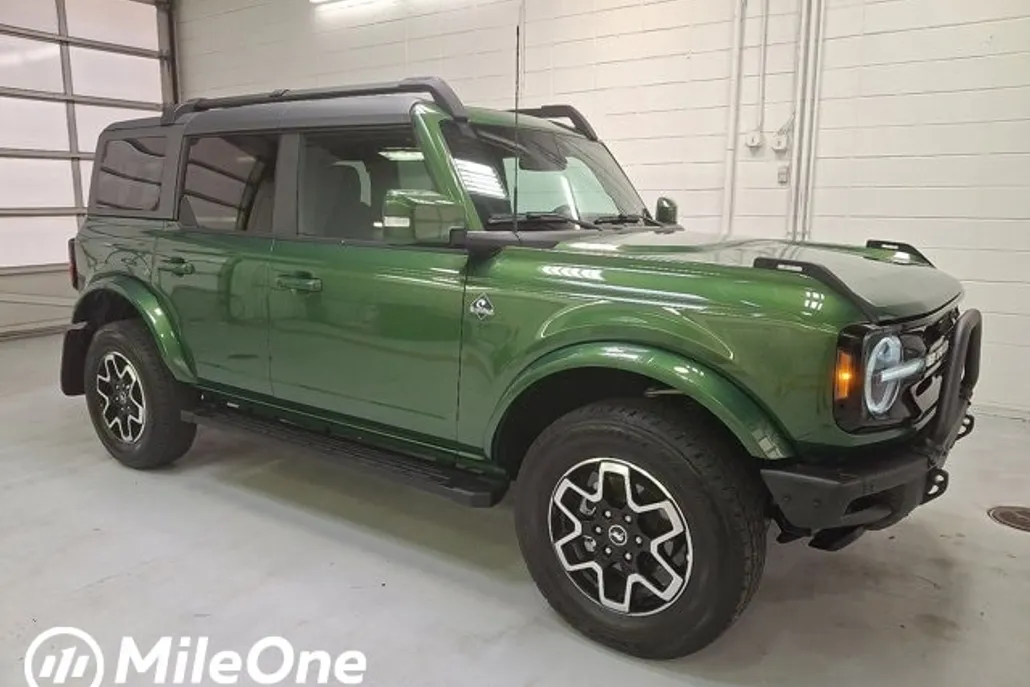 2022 Ford Bronco Outer Banks photo 1