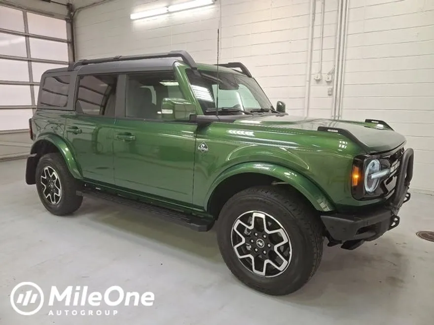2022 Ford Bronco Outer Banks photo 1