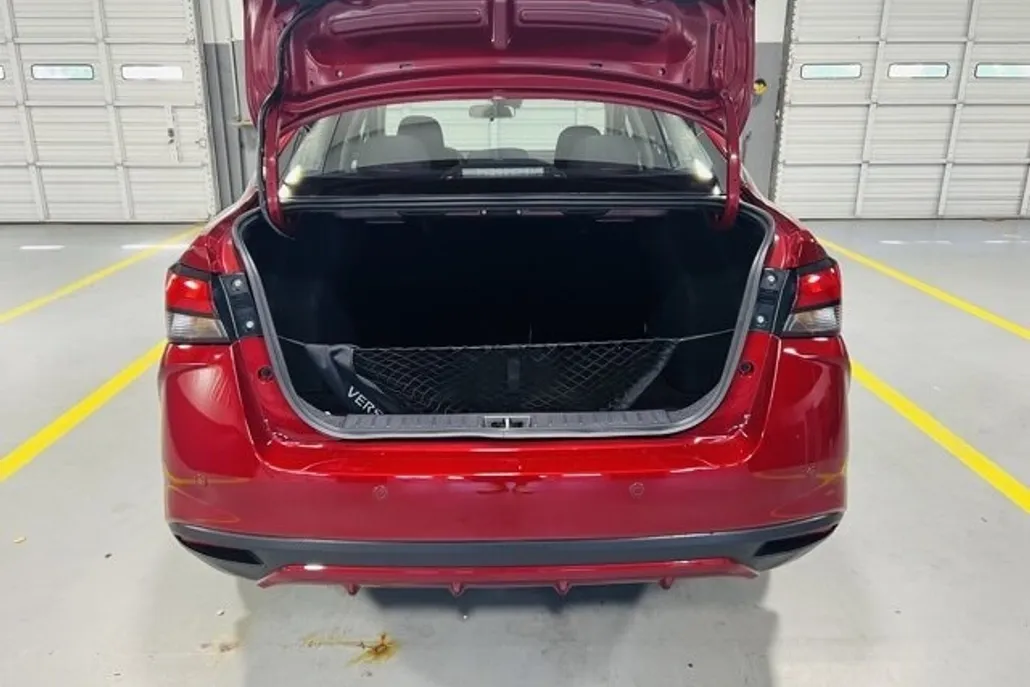 2025 Nissan Versa SV photo 1